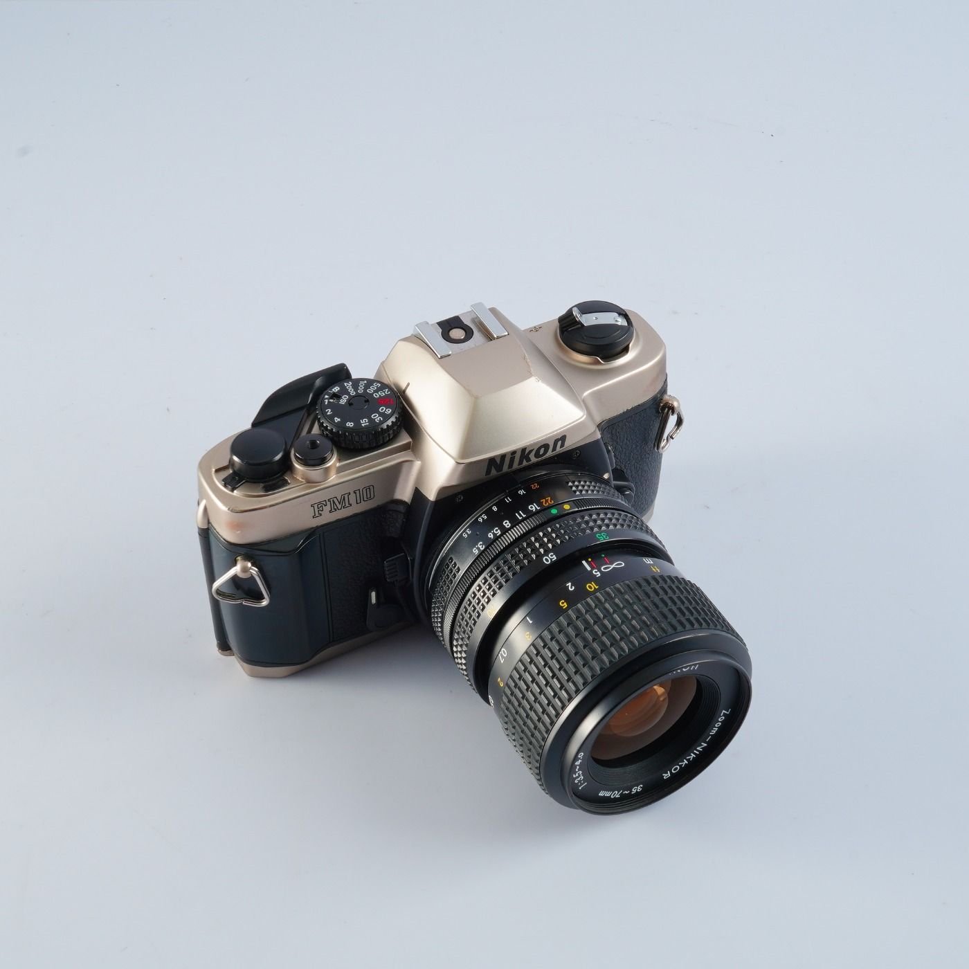 Nikon ニコン FM10 + セール中 Ai-S ZOOM Nikkor 35-70mm F/3.5-4.8 MF