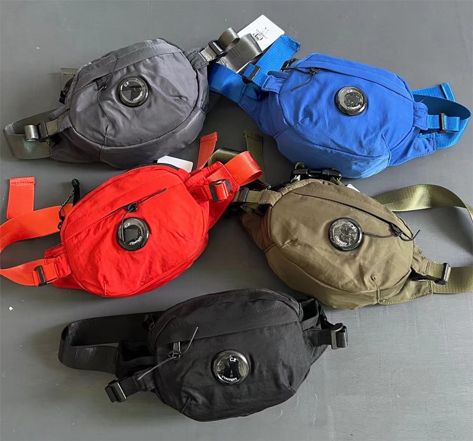 新品未使用 C.P. COMPANY CPカンパニー ショルダーバッグ スマホ 