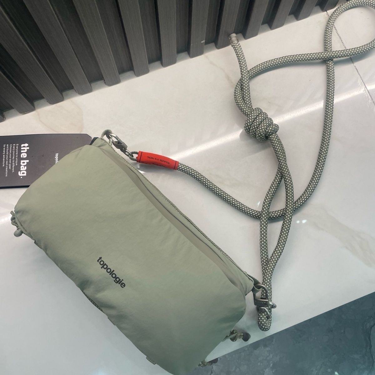 topologie トポロジー ショルダーバッグ バケツバッグ 大容量　カーキ topologie トポロジー ショルダーバッグ バケット型 鞄 グリーン