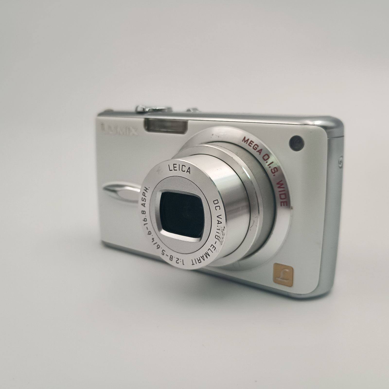 Panasonic LUMIX DMC-FX01 Compact DIGITAL Camera White