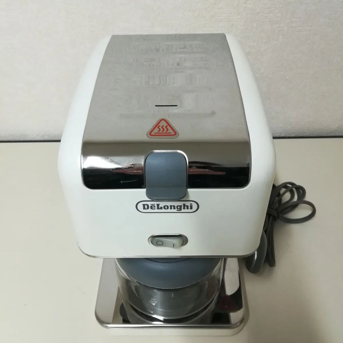 デロンギ ドリップコーヒーメーカー CM300J-WH ホワイト 中古品 - メルカリ
