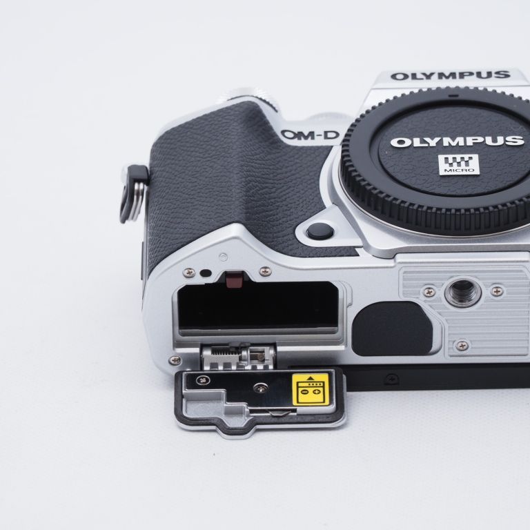 OLYMPUS OM-D E-M5 MarkIII ボディ シルバー - メルカリShops