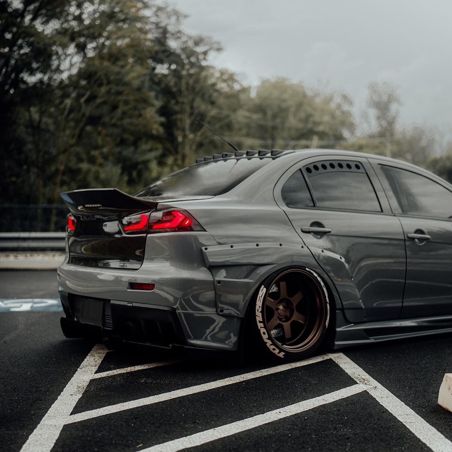 三菱 翼神 Lancer 08-18モデルLED流光ターンシグナルテールライトアセンブリ 10.02