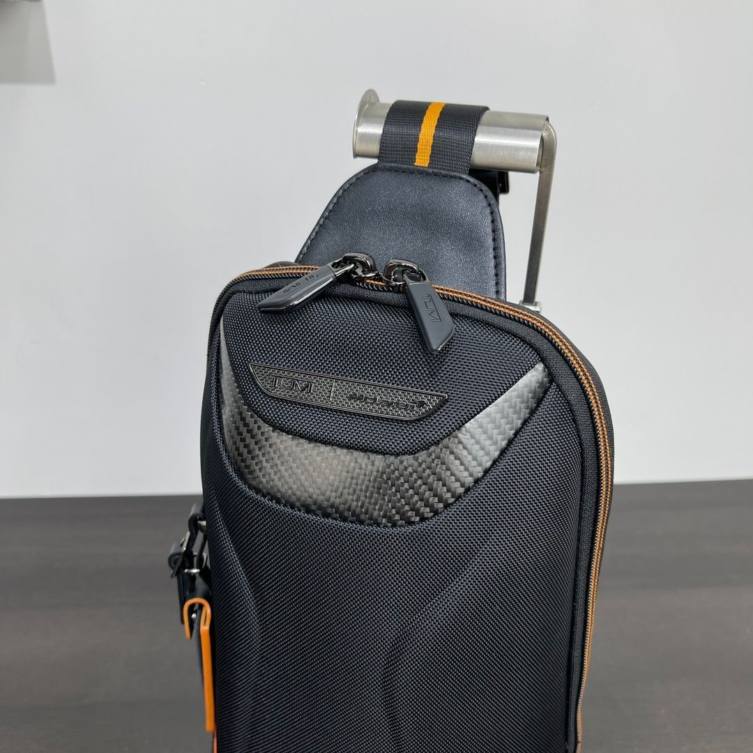 洗練スタイル TUMI×MCLAREN トルク スリング ボディ ショルダーバッグ 