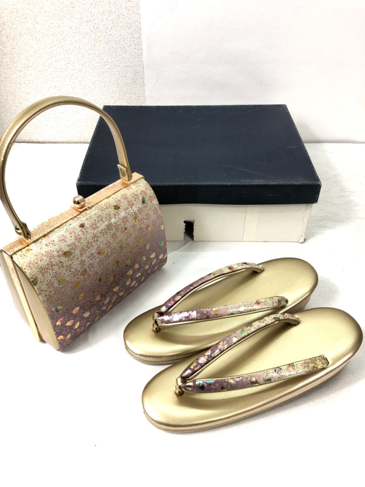 【美品】ゴールドの下駄とバッグのセット 美品】草履 バッグ セット／Zori Sandals & Handbag Set