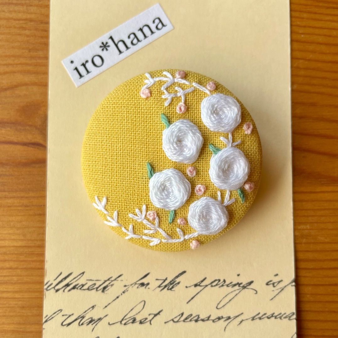 【感謝♡sale】リボン刺繍ブローチ　ハンドメイド　くるみボタン　2個 くるみボタン③③ハンドメイド刺繍ブローチヘアゴム ブローチ