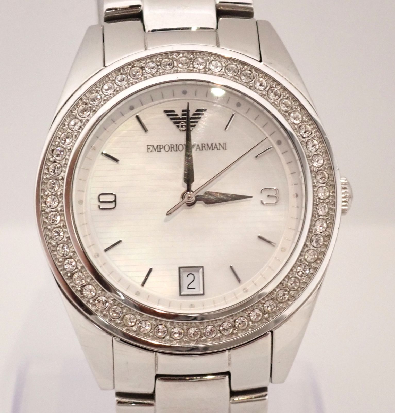 現状品 EMPORIO ARMANI(エンポリオアルマーニ) AR-5992 ダイヤ擬ストーン付きシェル文字盤 クオーツ ホワイト文字盤 白 腕時計