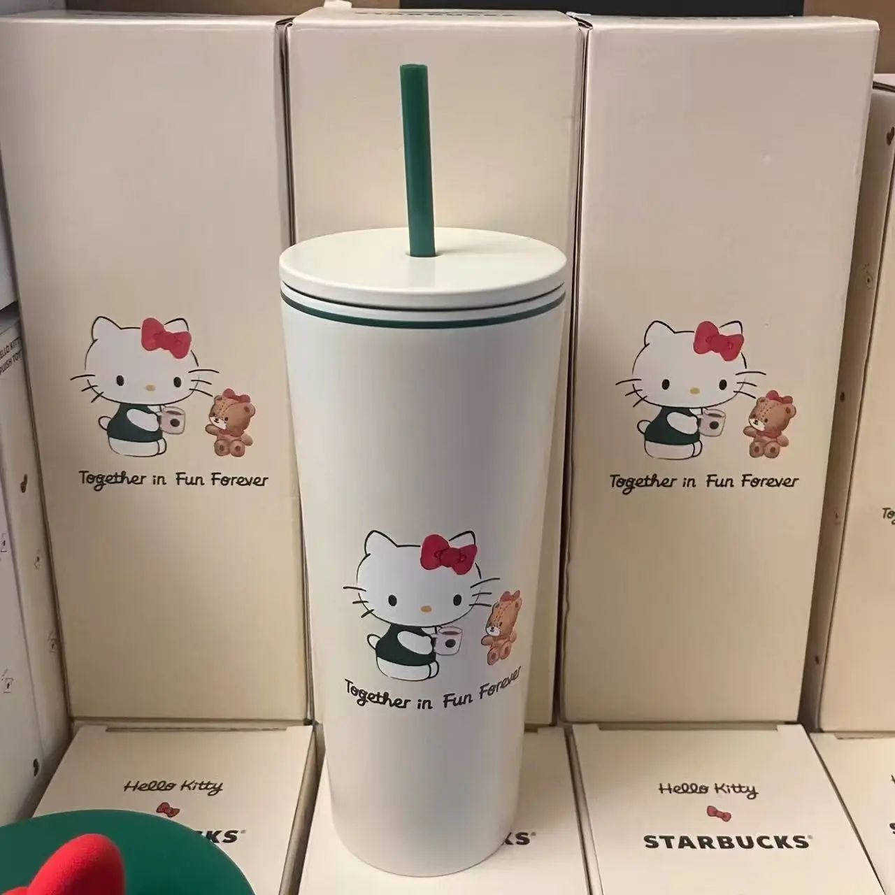 台湾スタバ、「ハローキティ」50周年でコラボグッズ発売 - 台北