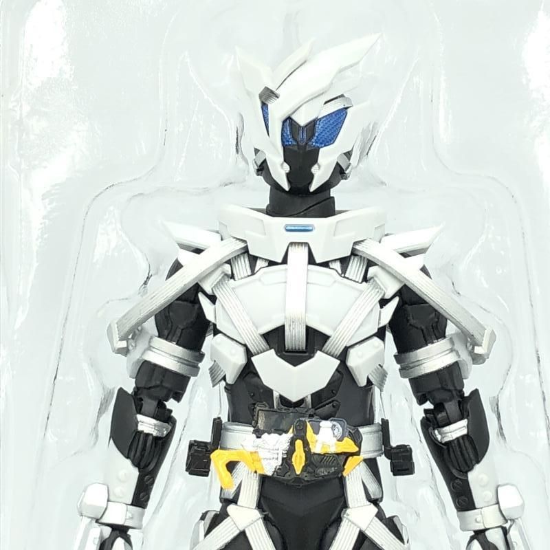 SHFiguarts 魂ウェブ商店 仮面ライダーゼロワン S.H.Figuarts 仮面ライダーゼロワン シャイニングホッパー | 魂