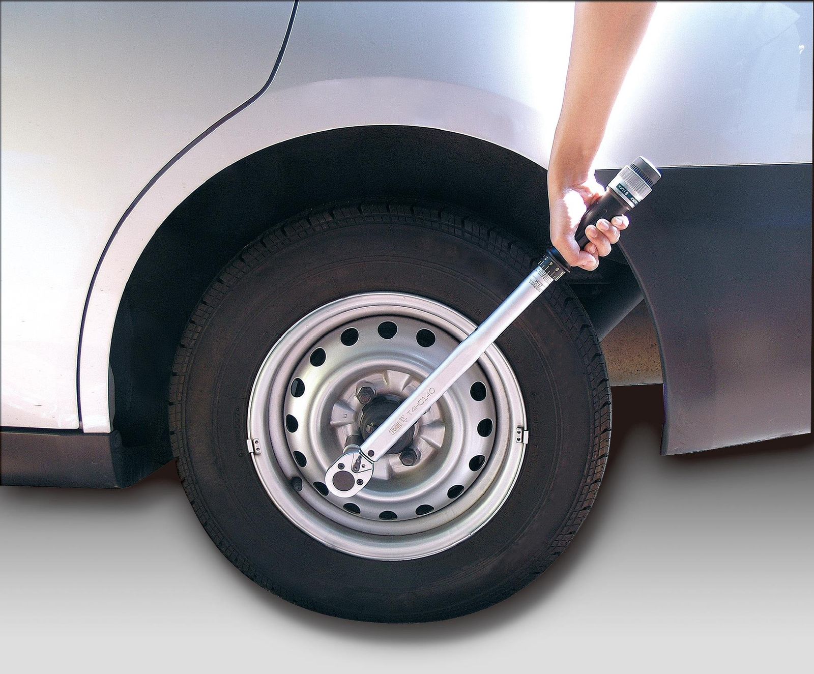 迅速発送 トネ TONE プレセット形トルクレンチ 差込角12.7mm 1|2 T4HC140 140N m