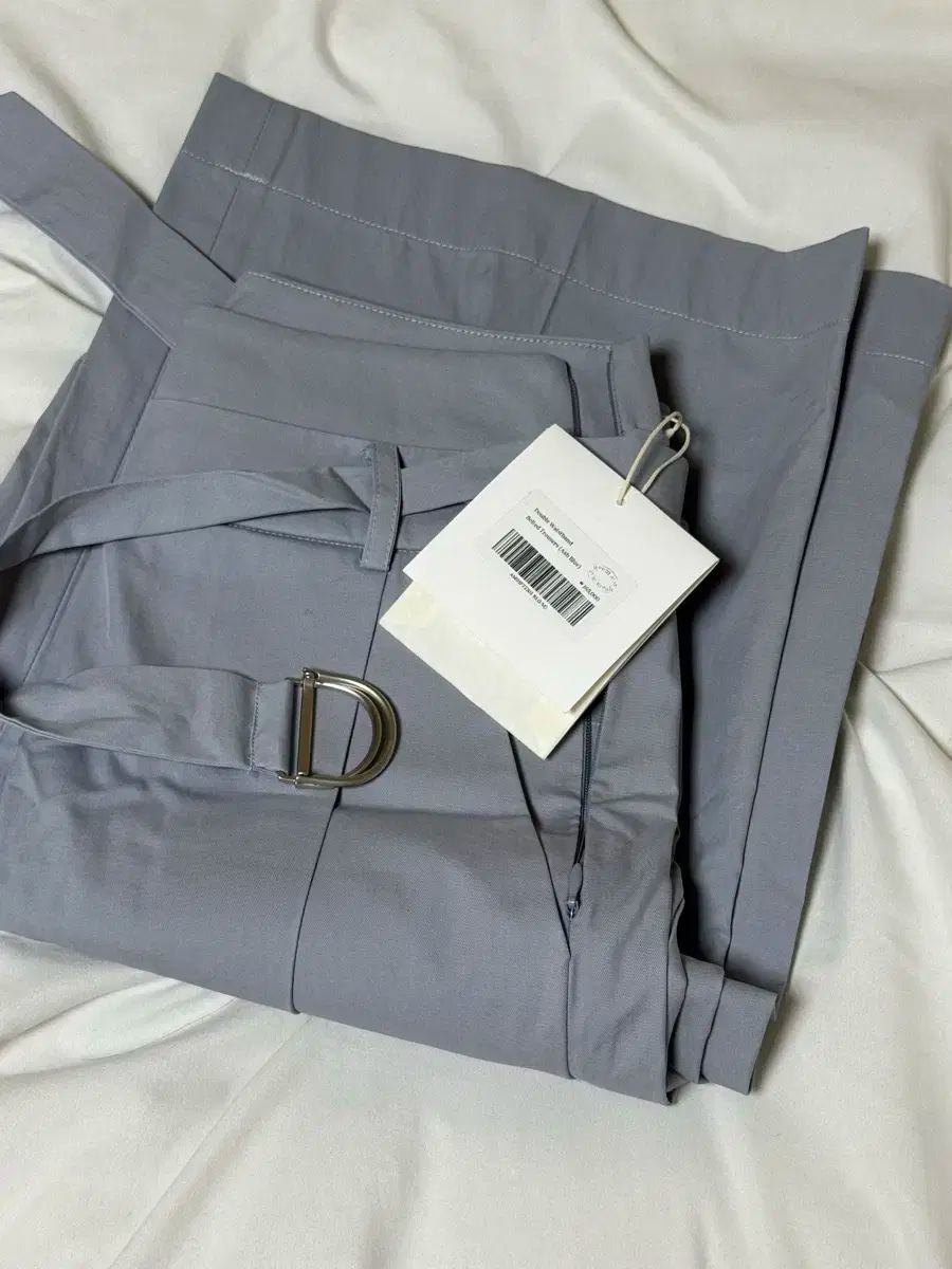 アビエ ムア ダブルウェスト ベルト付き スラックス アッシュブルー DECORATOM_COM_BR