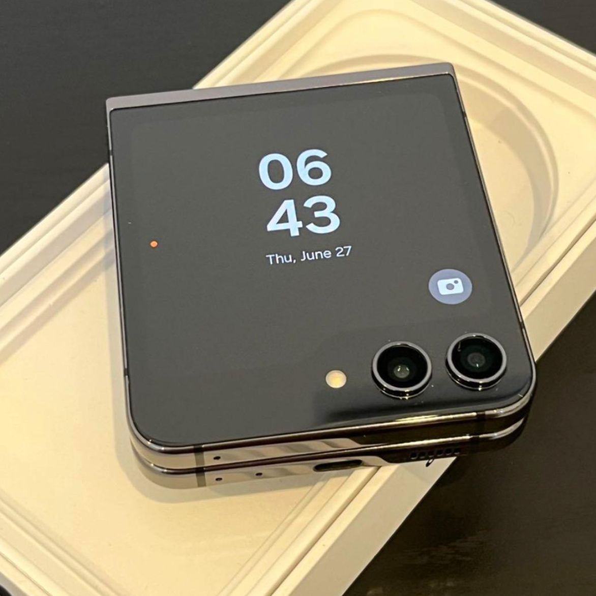【超美品】Android Galaxy Flip 5｜512gb｜SIMフリー Galaxy Z Flip5｜価格比較・SIMフリー・最新情報 - 価格.com