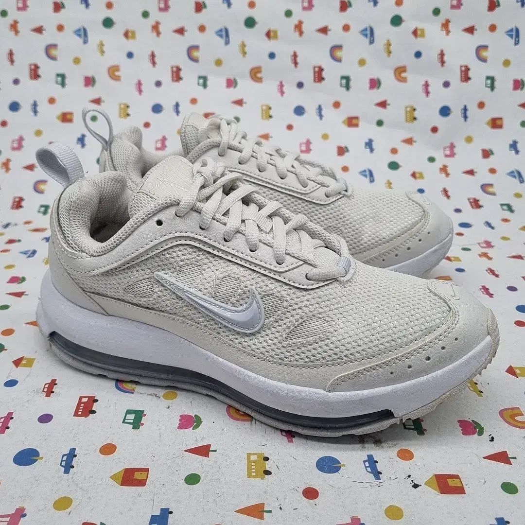 【雷市場（ポンジャン）商品韓国直送】 NIKE(ナイキ) エアマックス ap レディーススニーカー 235