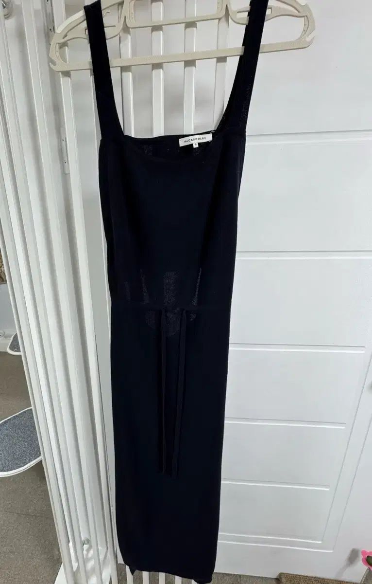 the CASHMERE ノースリーブ ニット ロングドレス ブラック