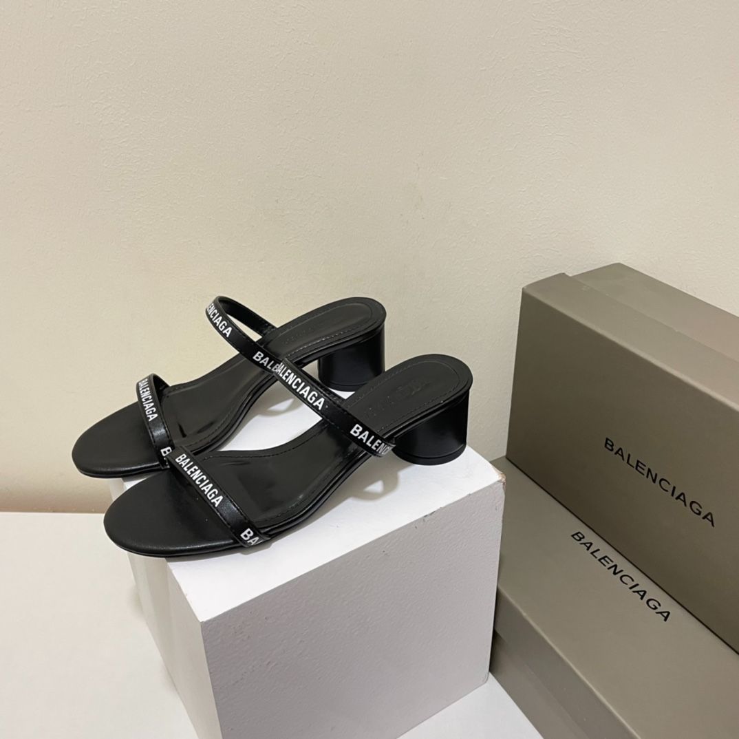 BALENCIAGA アルファベットの太ヒールサンダル②