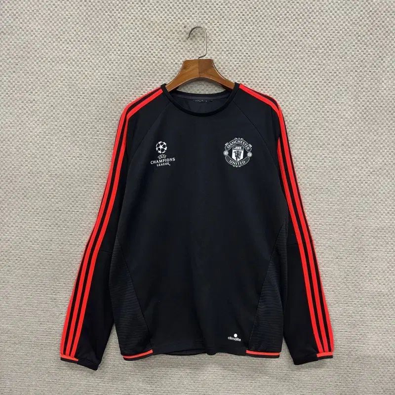 【匿名配送】UCL　チャンピオンズリーグ　コート　赤　黒　アディダス adidas(アディダス) マンチェスター チャンピオンズリーグ 3本線