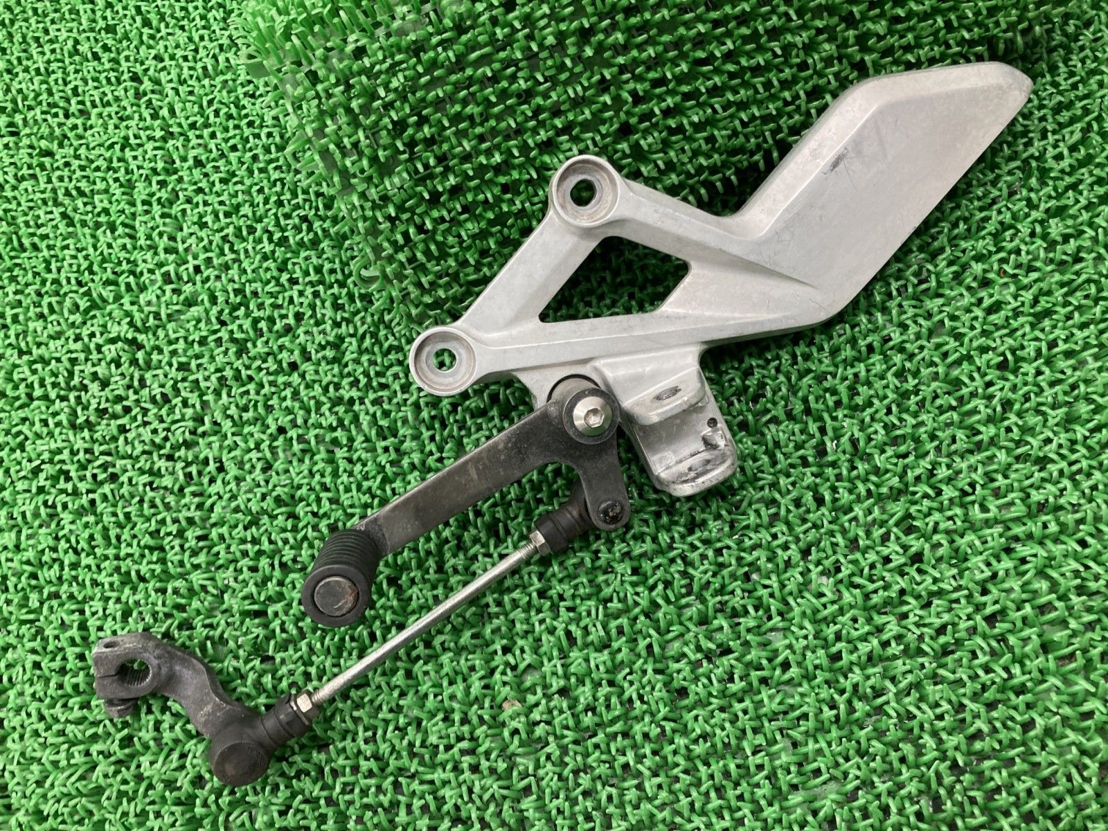 CB250R ステップホルダー 右 K94 ホンダ 純正 バイク 部品 MC52 メイン