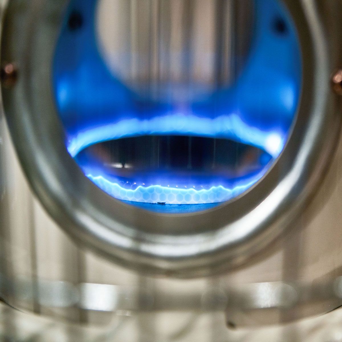 正規品1年保証 アラジン ヒーター おしゃれ Aladdin ストーブ 灯油 かわいい 石油ストーブ 暖房 レトロ コンパクト 防災 しん式 縦型 電源不要 日本製 7～10畳 タンク4.1L 15時間継続燃焼 ブルーフレームヒーター BF3911 WWW_KANDAIZUMI_COM