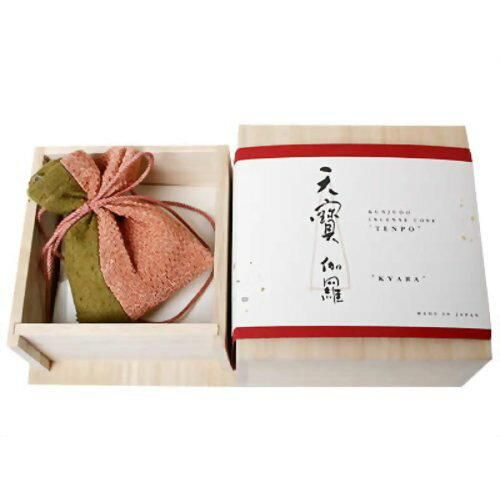【新品・5営業日で発送】薫寿堂 天寳 伽羅 円錐形 コーン12個入 香立・草木染布袋付き 1118 (1686837)