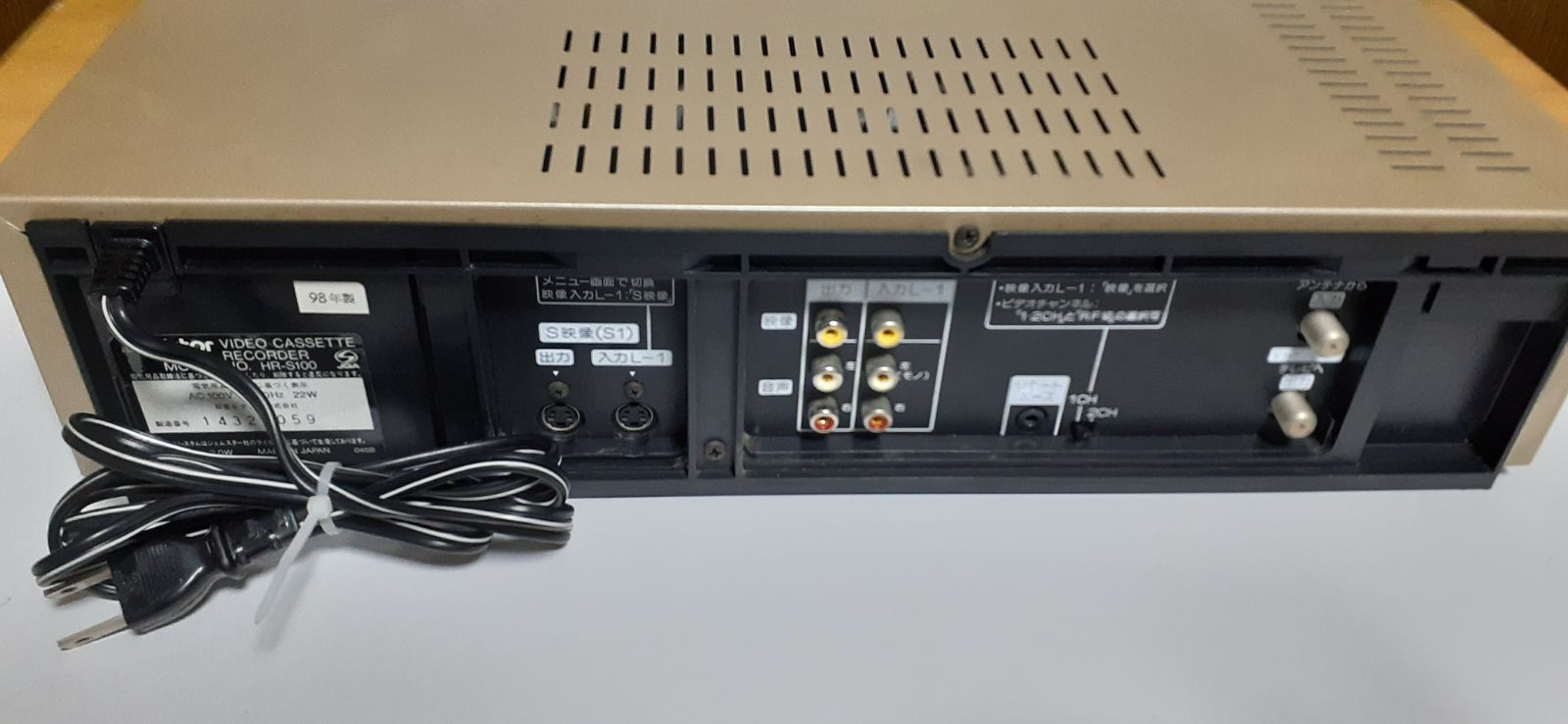 美品 Victor S-VHSビデオデッキHR-S100の完動品・リモコンセット 