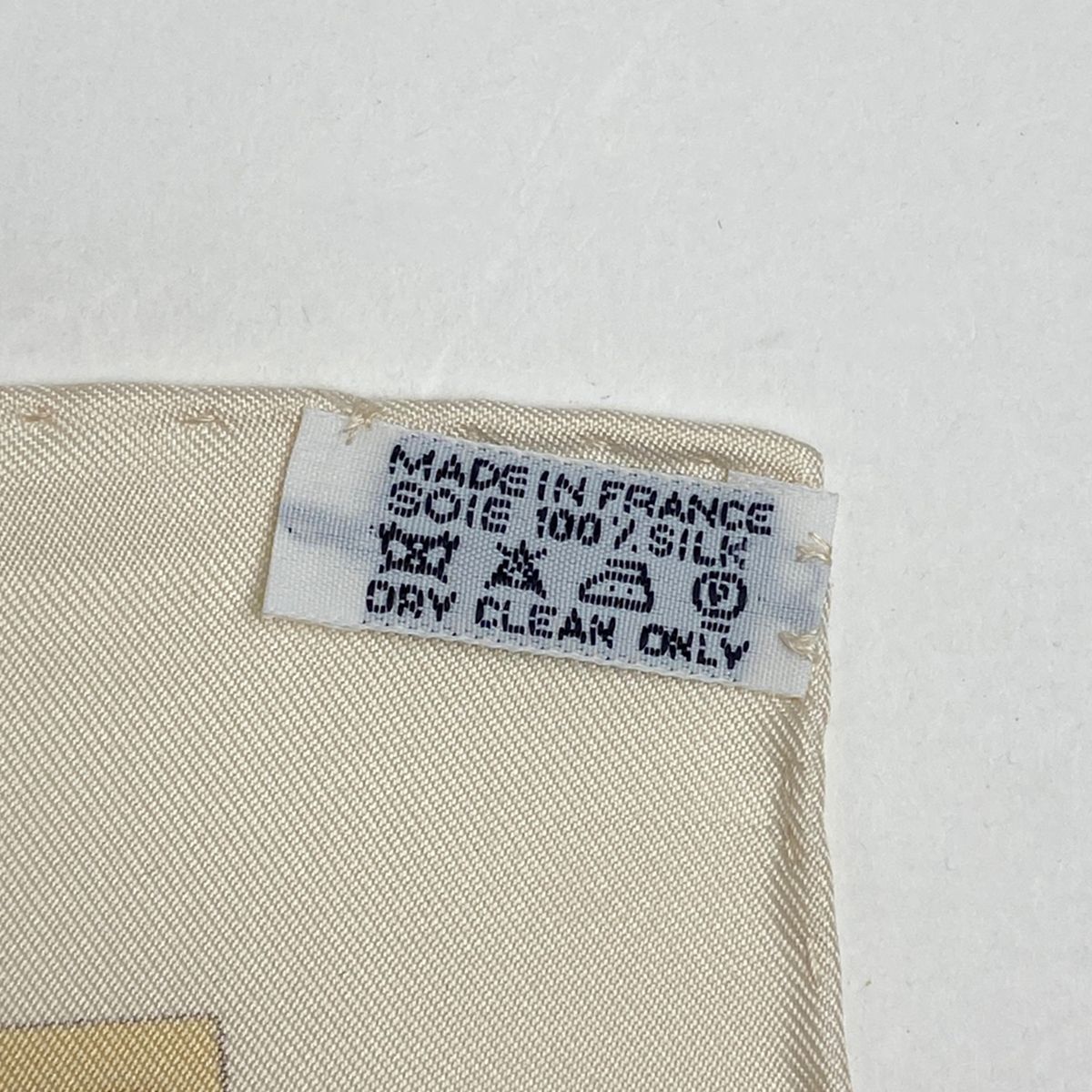 エルメス HERMES カレ 90 LE TRIOMPHE DU PALADIN 正義の騎士の勝利 スカーフ シルク アイボリー マルチカラー レディース