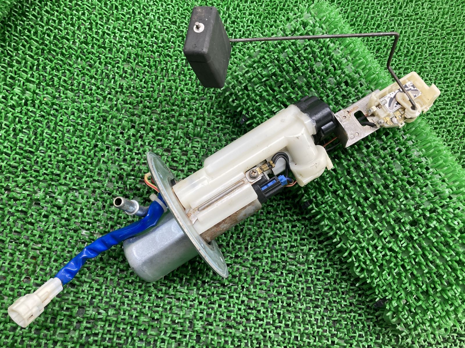 GSX1300R 純正新品　燃料ポンプ、フューエルライン　送料込