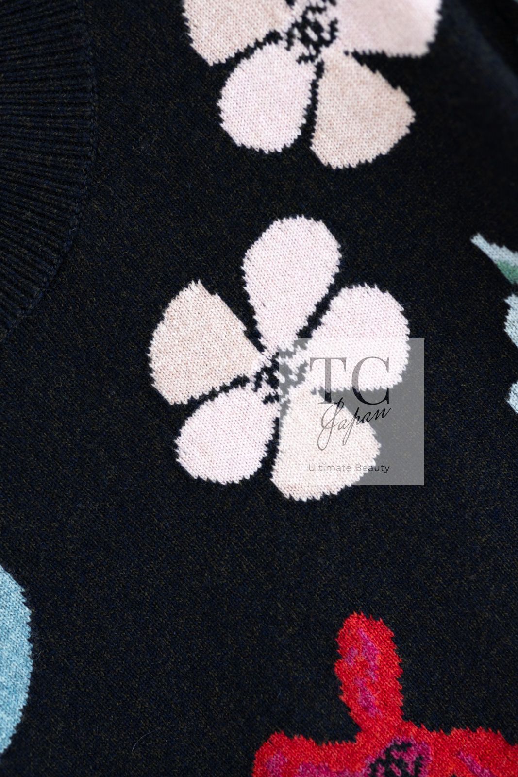 CHANEL - シャネル セーター CHANEL 21PF 32万 ブラック 2021 花柄 極上やわらか ふんわり カシミア100% ニット トップス 女優着用 新品同様 38 楽天市場】[中古] シャネル セーター CHANEL 21PF 32万 ブラック