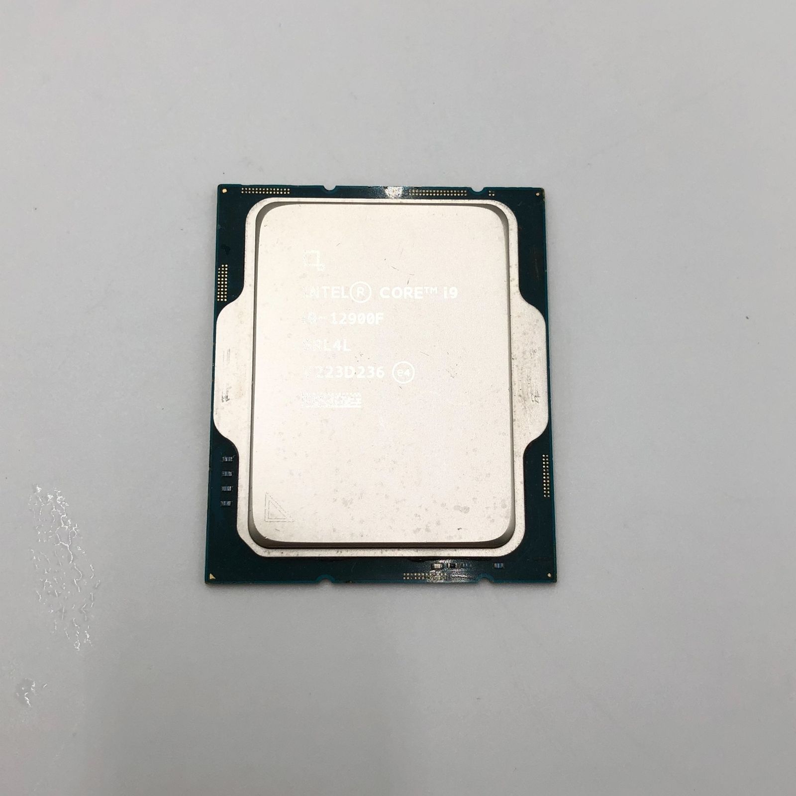 インテル Intel Core i9-12900F 2.4 GHz16コアLGA1700プロセッサーBX8071512900F *グラフィック機能なし 日本正規流通品 silver