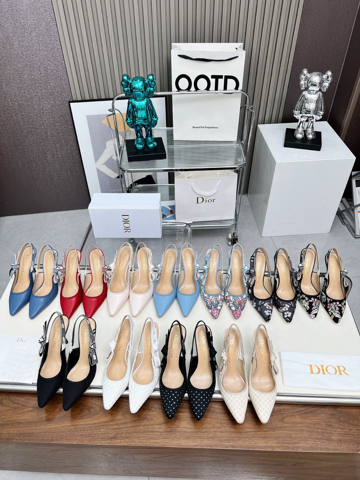 【上品シック♪】Dior サンダル カーフスキン＆刺繍デザイン Dior 刺繍ハイヒール アルファベットロゴリボンサンダル11-3