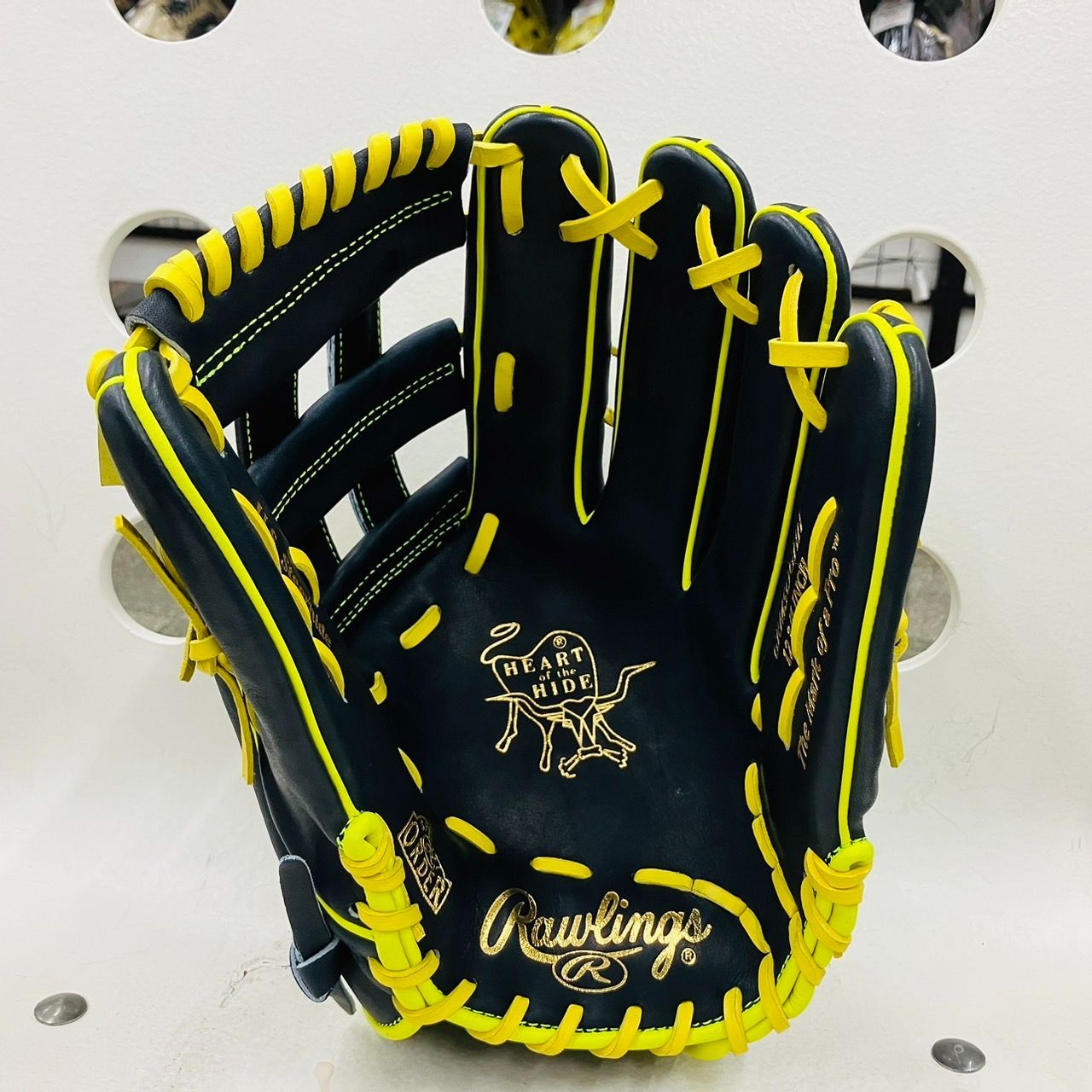 ローリングス Rawlings HOH オリジナルオーダーモデル 軟式用 外野手用 アクーニャJr風 当店限定 MLBロゴ搭載 ローリングスロゴ刺繍有  ネイビー イエロー - メルカリ