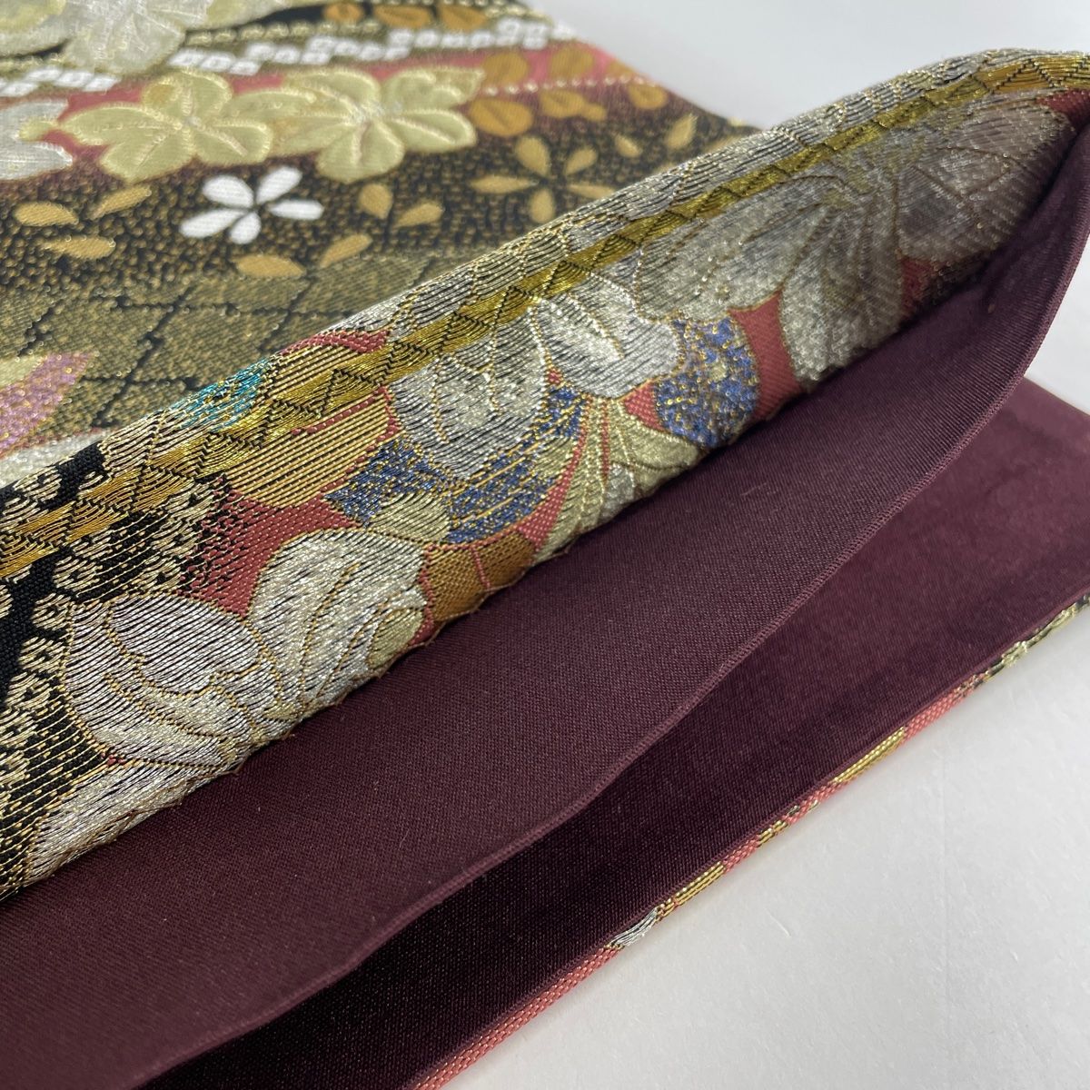 中振袖 正絹 縮緬 金銀彩 金糸 日本刺繍 花草流水 昭和レトロ アンティーク □6233□アンティーク□正絹縮緬□時代物 南天に菊桜菖蒲柄 銀糸