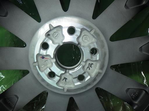 新型クラウンスポーツ純正 21インチ