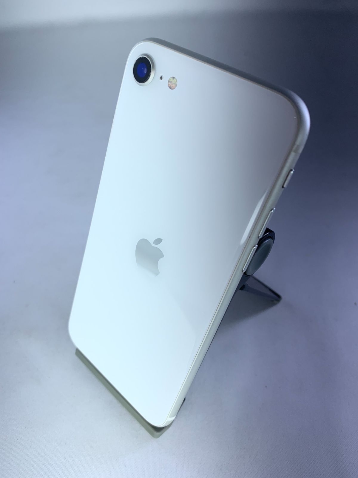 中古・背面キズ有】iPhone SE(2020) 64GB ホワイト simロック