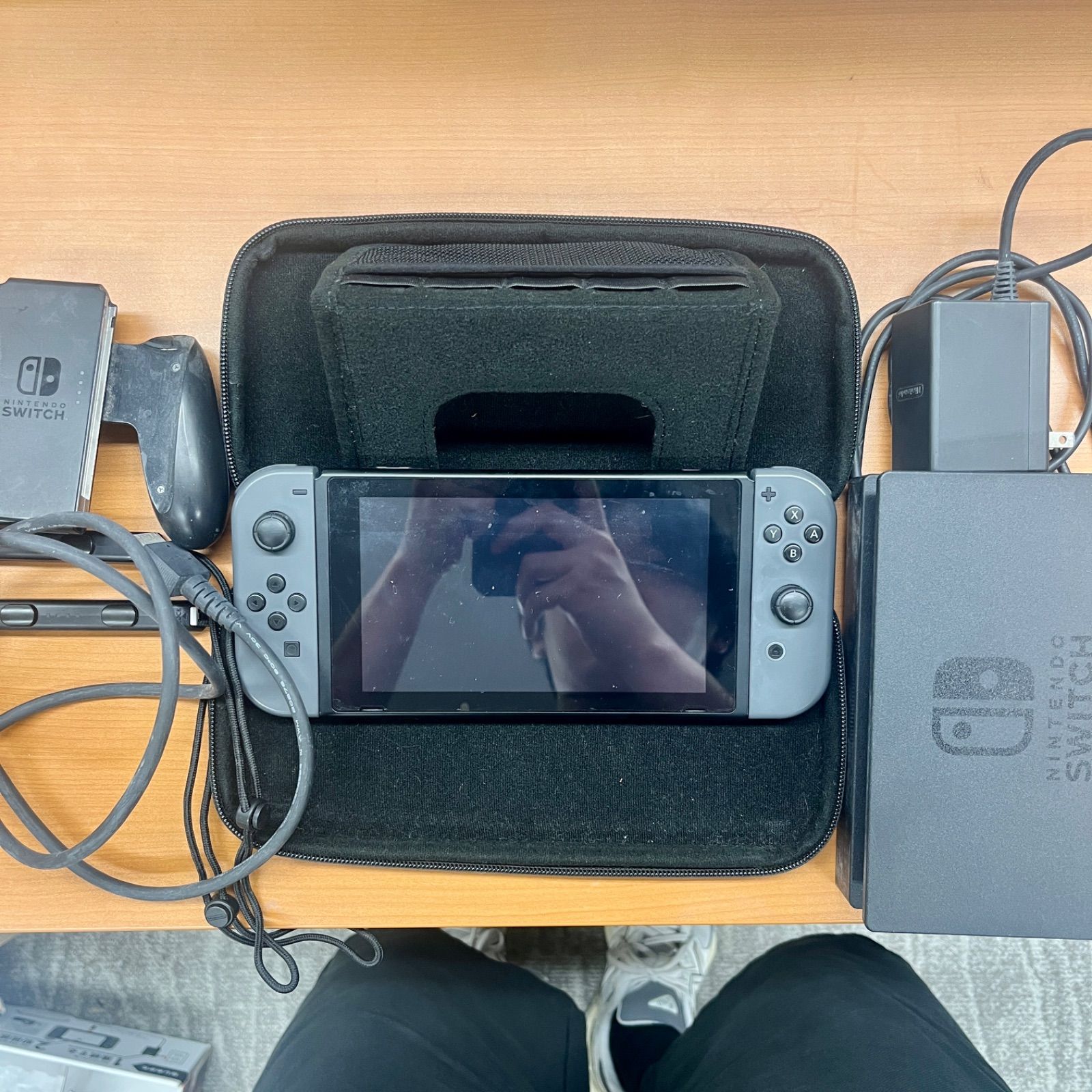 動作確認済み　Nintendo Switch グレー 本体 + キャリングケース Amazon.co.jp: 【任天堂純正品】Nintendo Switchキャリング