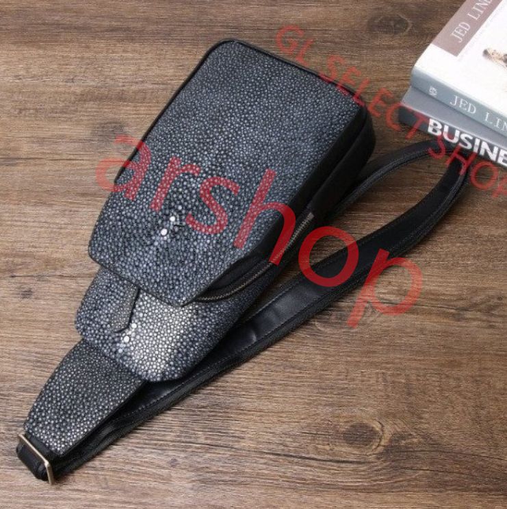 【未使用品】エイ革 ショルダーバッグ スティングレイ 本革 ポリッシュ加工 Amazon | [レヴェッタ] エイ革 ショルダーバッグ ガルーシャ
