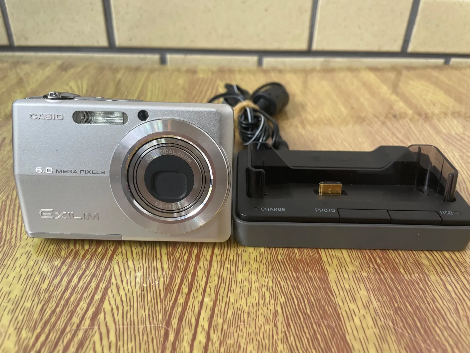 カメラ CASIO カシオ EXILIM EX-Z600 コンパクト デジタルカメラ