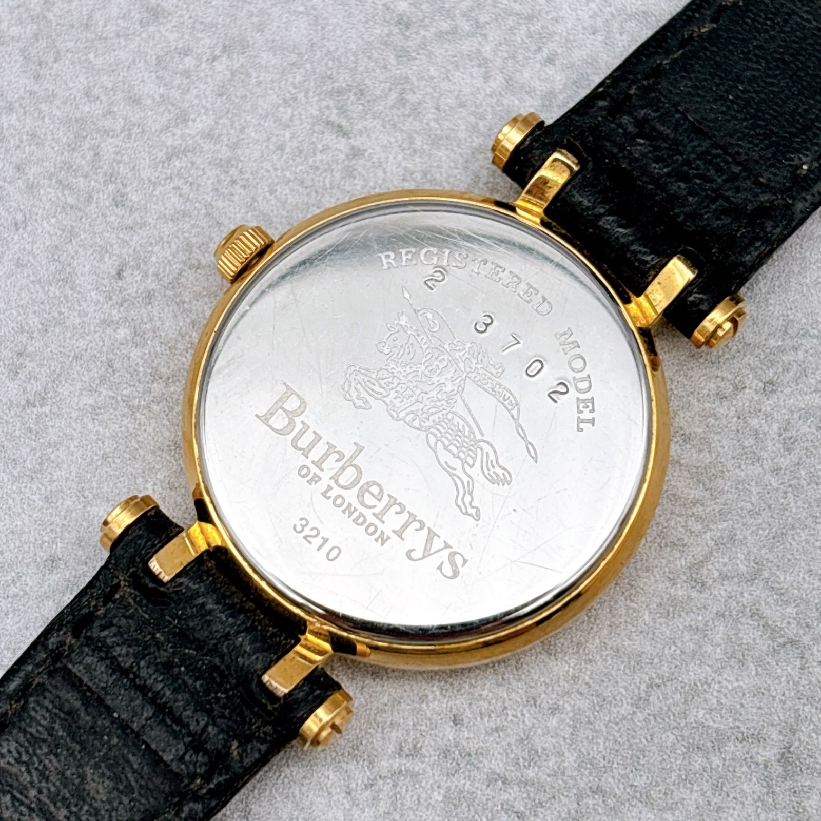 稼働品　Burberry バーバリーズ　ゴールド　3針　腕時計　ボーイズ　兼用 稼働品 Burberry バーバリーズ ゴールド 3針 腕時計 ボーイズ 兼用