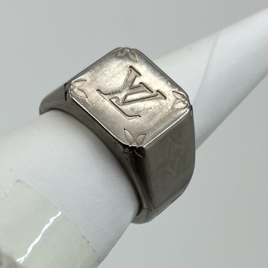 ルイヴィトン M62487 シグネットリング モノグラム シルバー Mサイズ 幅14mm 内径19mm JP19 US9.5 送料無料 本物保証 ルイヴィトン M62487 シグネットリング モノグラム シルバー Mサイズ