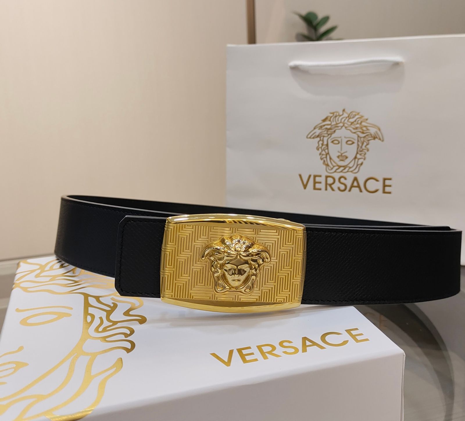 ◎美品VERSACE ヴェルサーチ レザーベルト ゴールドバックル 高級感抜群 90_1005786-