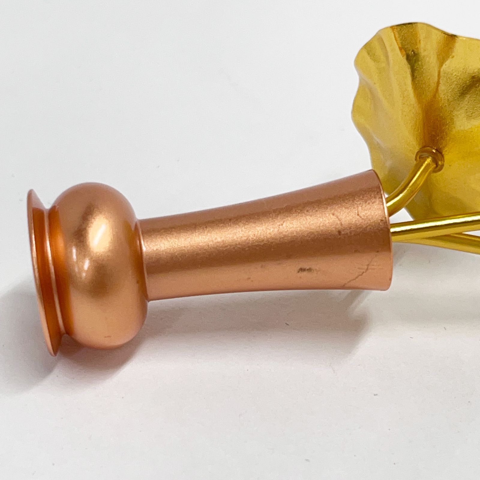 最短当日配送。 アウトレット品 国産 豆常花 アルミ製 1尺3寸 3本立 一対 ピンクゴールド 花立付き 金色 小常花 仏具用 造花 仏具用品 お供え 供花 2個ｾｯﾄ 仏花 飾り ゴールド ☆全店送料無料☆! 