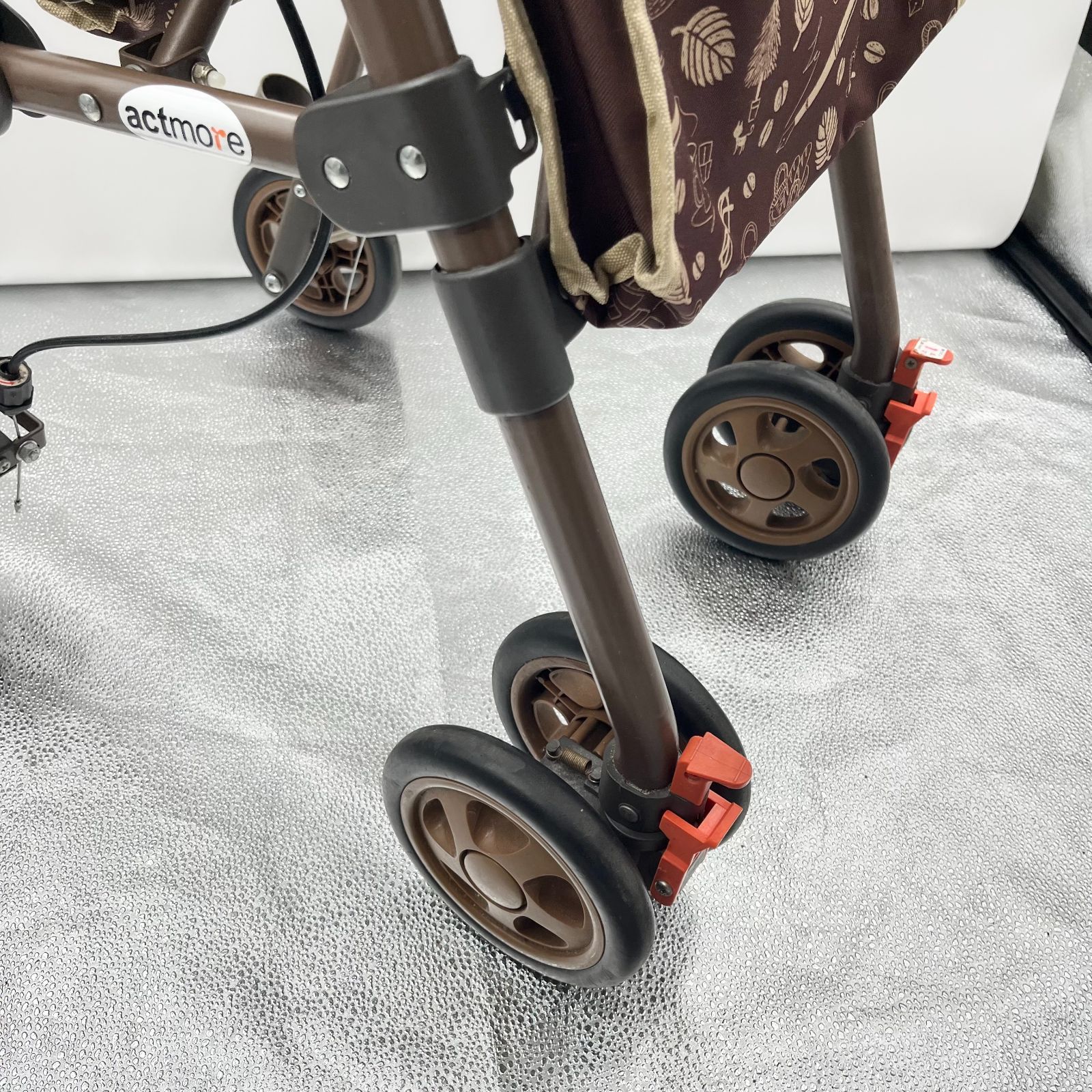 アクトモア パピー ブラウン 折りたたみ歩行器 シルバーカー 360°回転