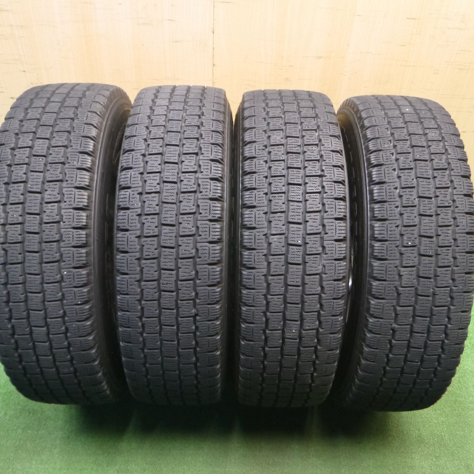 バリ溝‼️ブリヂストンスタッドレスセット2022年製215/60R17ヴェゼル等 楽天市場】ヴェゼル スタッドレスタイヤ ブリジストン