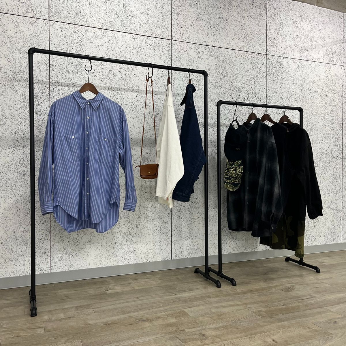 ハンガーラック ガス管 アイアン 黒 パイプ インダストリアル 収納 什器 幅150cm×高150cm MARWIL-DEMENAGEMENTS_CH