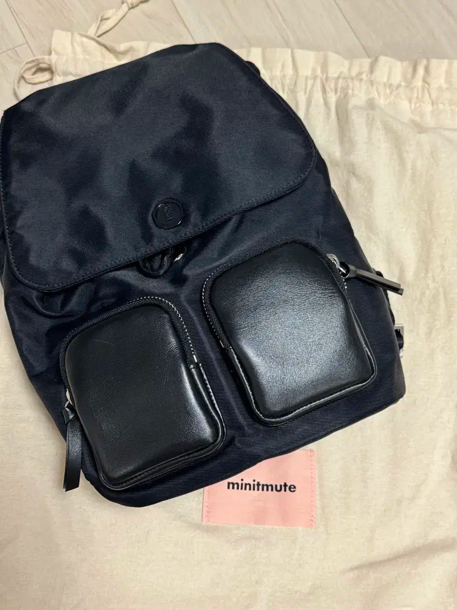 MINITMUTE ミニミュート クロー バックパック ブラック