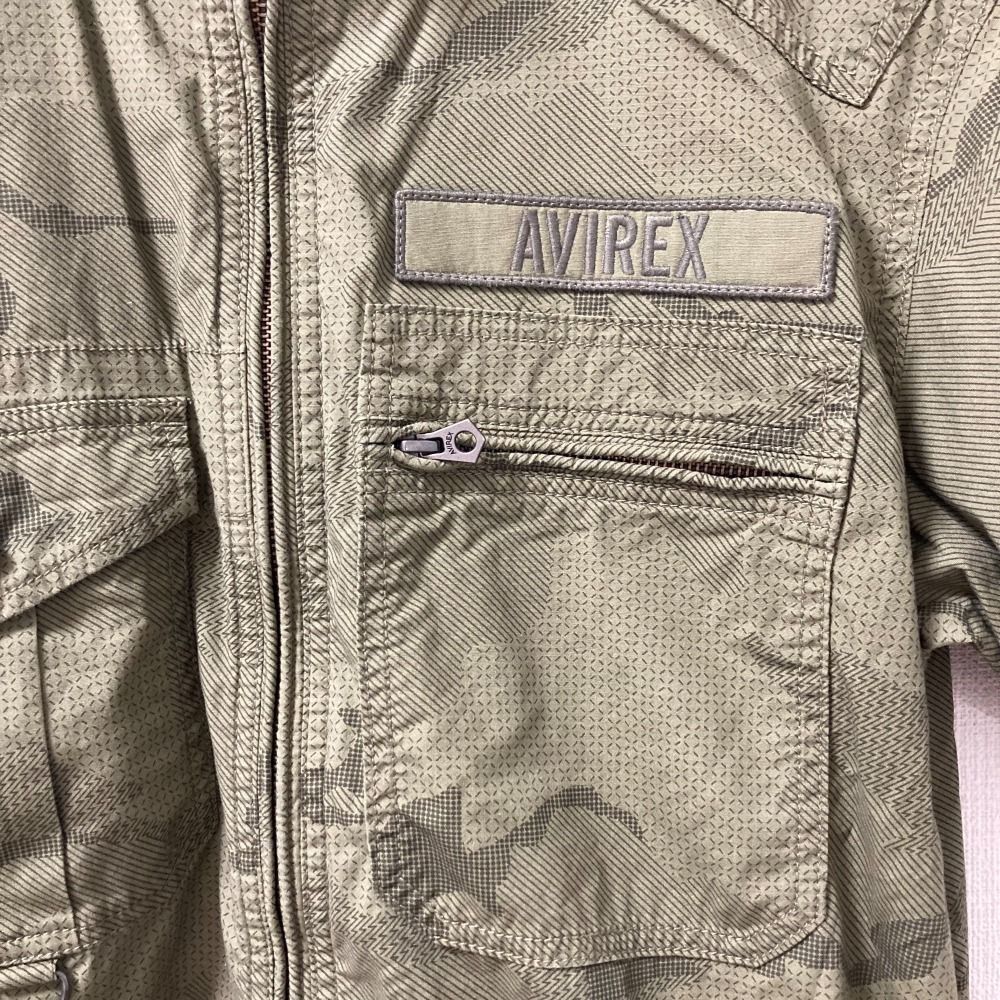 美品　AVIREX カモフラージュ ミリタリージャケット　半袖シャツ　人気 美品 AVIREX カモフラージュ ミリタリージャケット 半袖シャツ