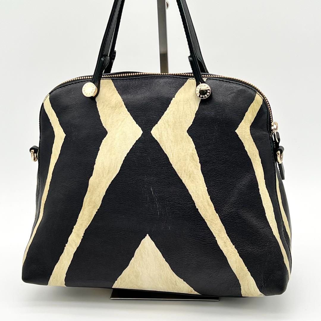 【美品】FURLA PIPER ハンドバッグ 2way ハーフムーン ゼブラ柄 美品】FURLA PIPER ハンドバッグ 2way ハーフムーン ゼブラ柄