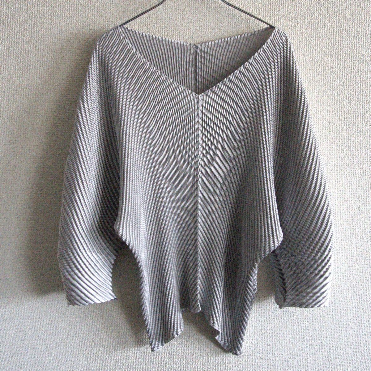 ISSEY MIYAKE プリーツ カットソー 2 シルバーグレー イッセイミヤケ 25050415