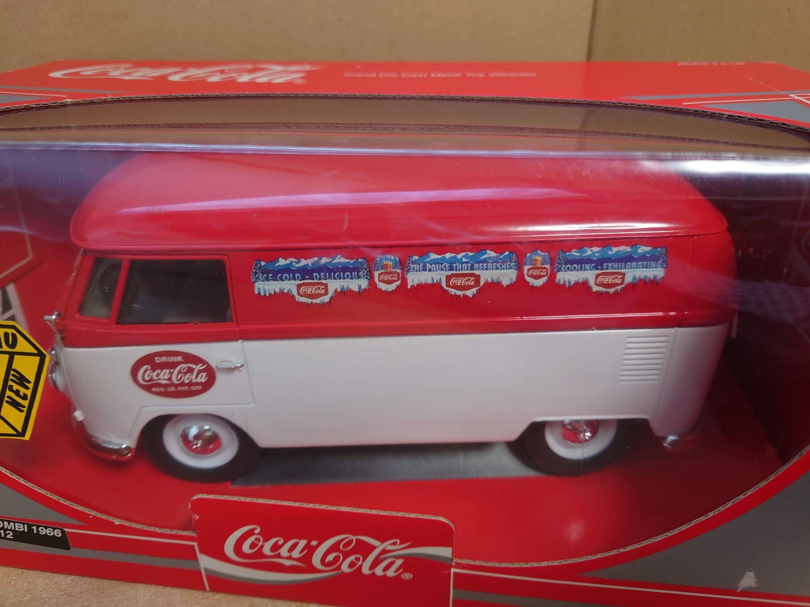 1/18 フォルクスワーゲン バス COMBI コカ・コーラ 1966 ミニカー 