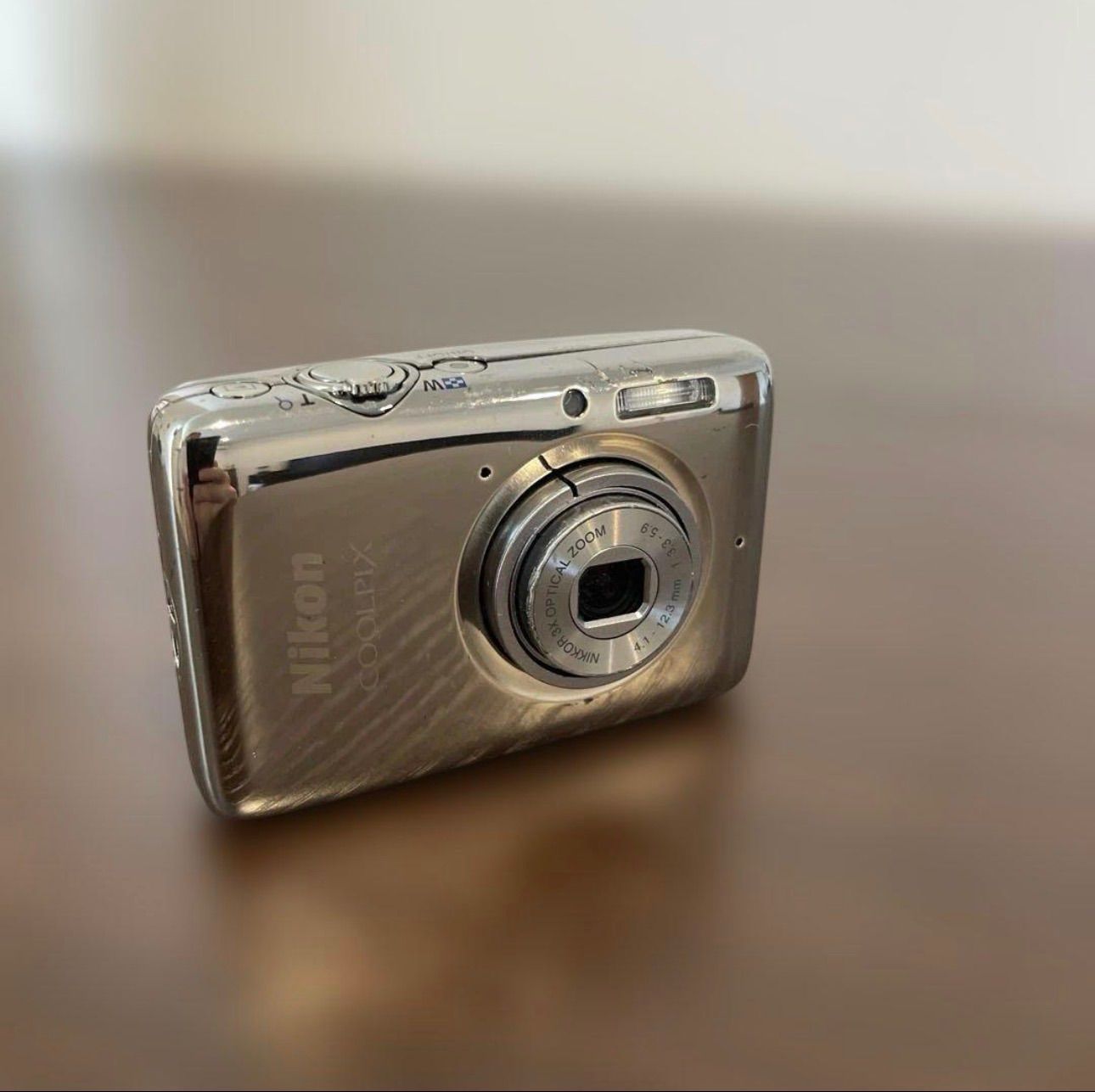 4916 Nikon COOLPIX S02 シルバー デジカメ 4916 Nikon COOLPIX S02