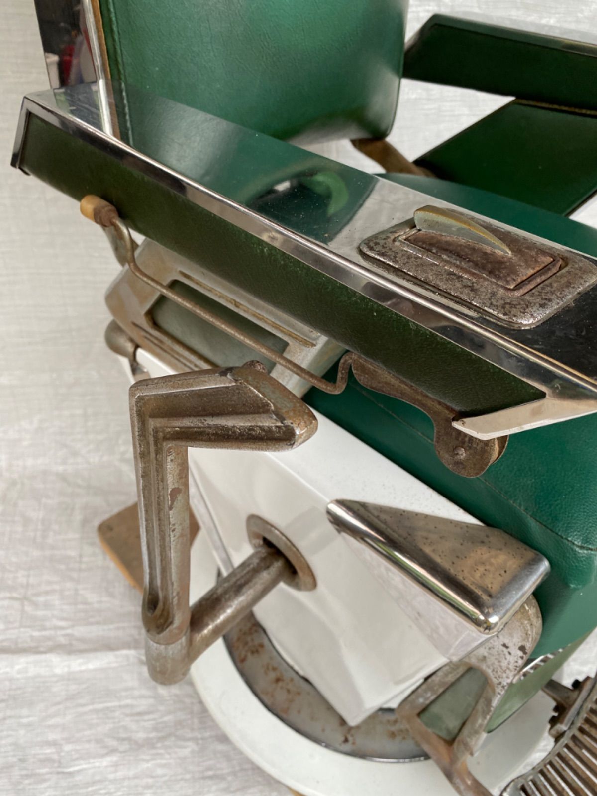 不朽の名機 タカラ57号 理容椅子 不朽の名機 タカラ57号